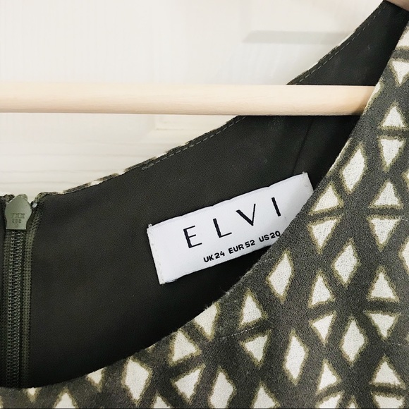 ELVI Triangle Print Culotte Jumpsuit - Picture 4 of 7